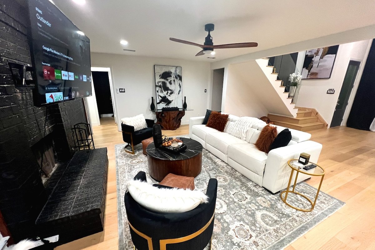 Luxury Home w Pool, Chef’s Kitchen, Massage Chairs gallery image 4