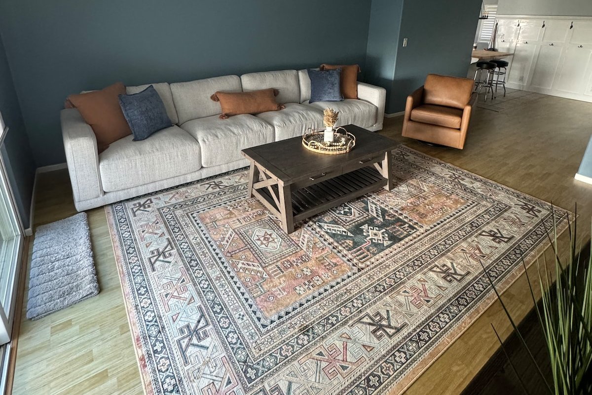 4-bedroom centrally located LA & OC w/hot tub gallery image 3