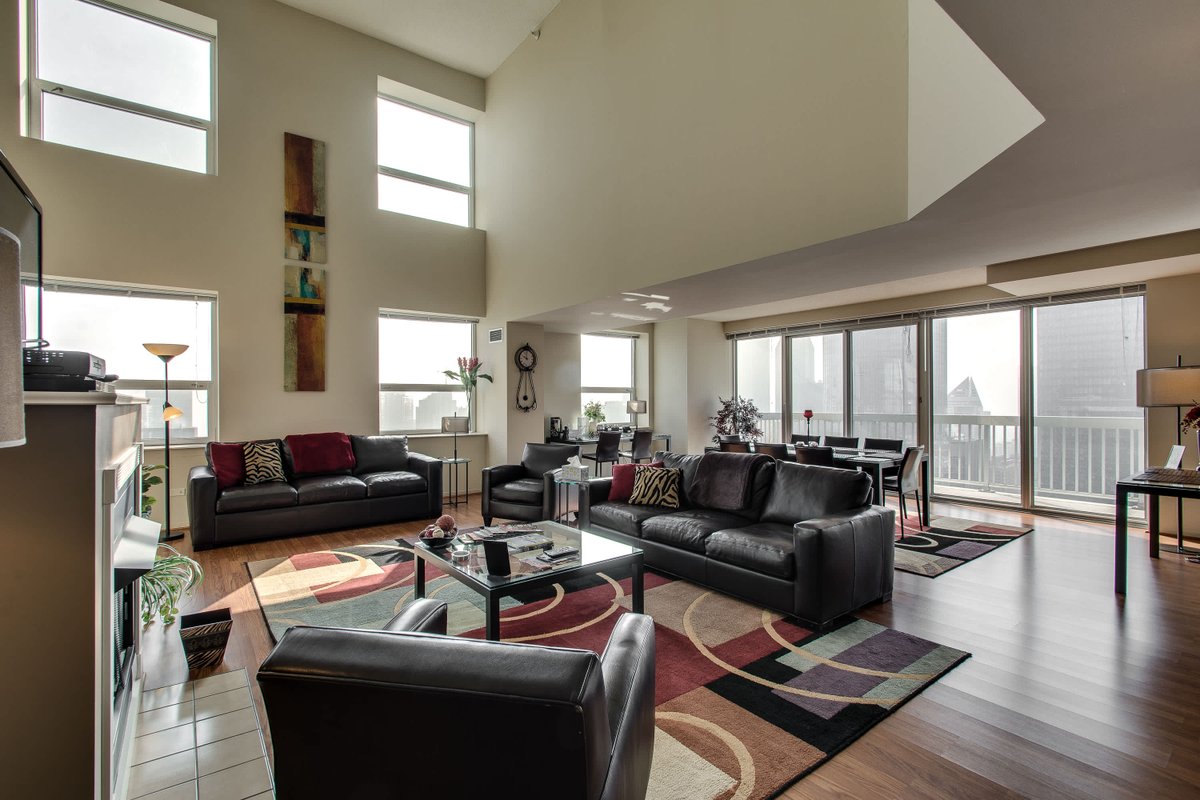 53/54 Mag Mile Penthouse VIEWS, Fireplace, Pool