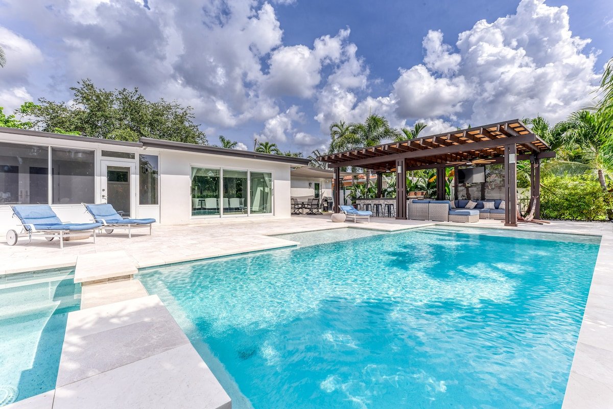 Luxe Waterfront in Gated Community Fort Lauderdale gallery image 2