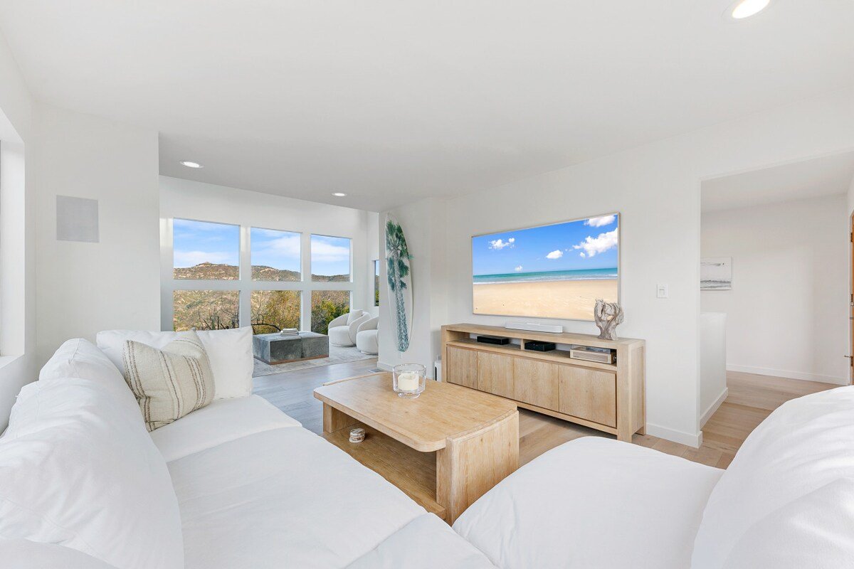 Malibu Retreat w/ Hot tub & Outdoor living gallery image 3