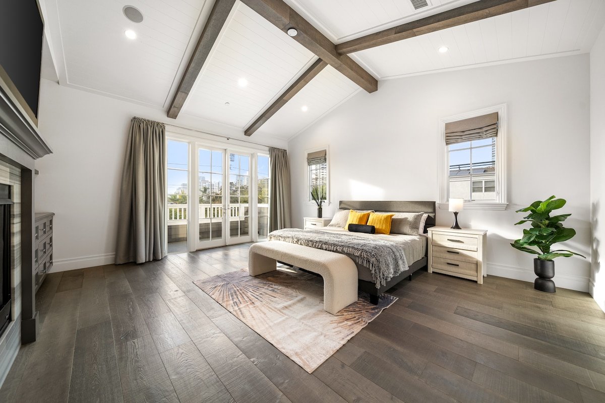 Hamptons Estate: Lux 5BR Villa – Pool & Fire Pit gallery image 5