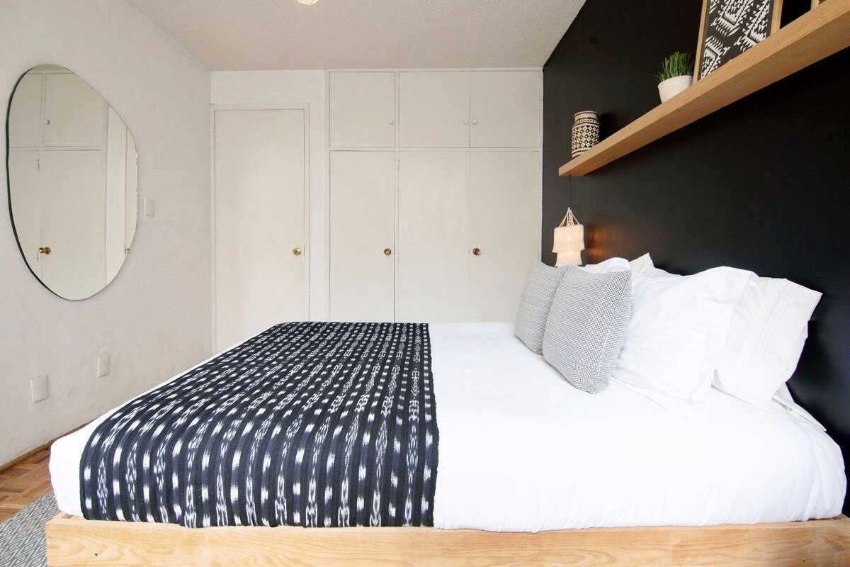 Tribal Bohemian Top Floor with balcony in Condesa gallery image 5