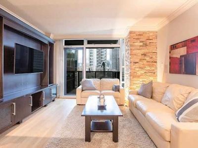 Heart of Downtown – AC/w parking