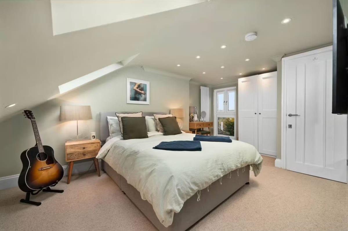 Big Luxury Home & Garden, 30 mins to Oxford Circus gallery image 2