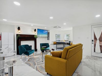 GardenLevel 4BR/2.5BA-Parking+By Convention Center