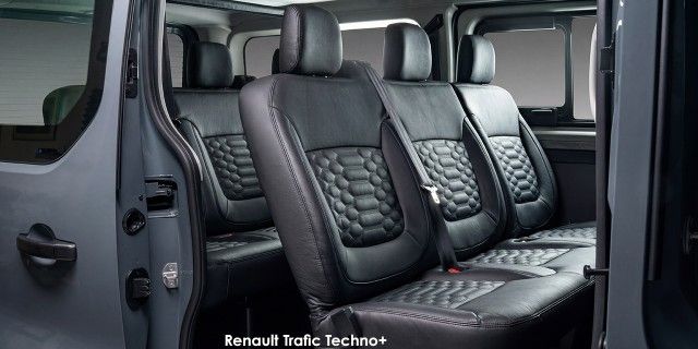 RENAULT TRAFIC 2.0 dCi TECHNO + AT - 16 