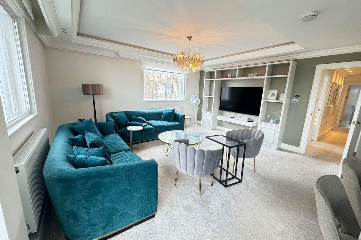 Stunning & Luxurious 3BR 2BR Kensington! gallery image 5