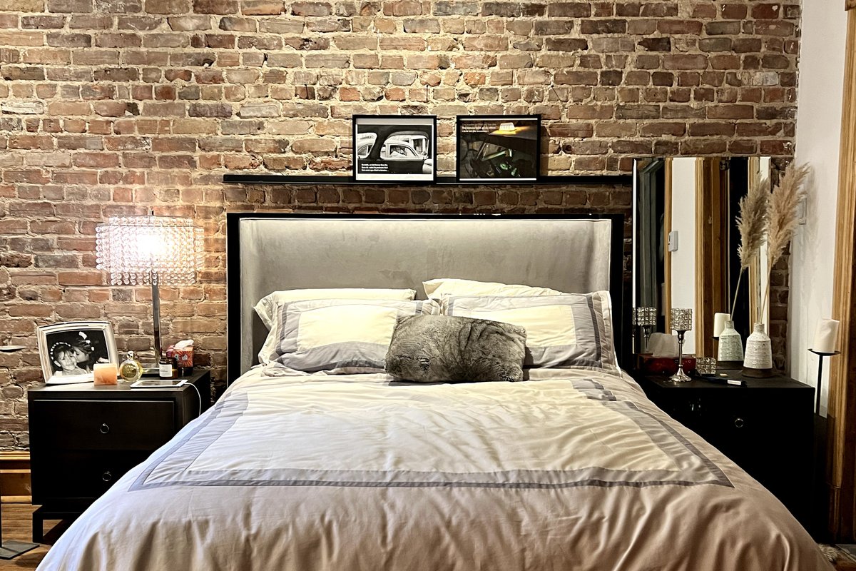 Cozy, gorgeous, A+ situated apt