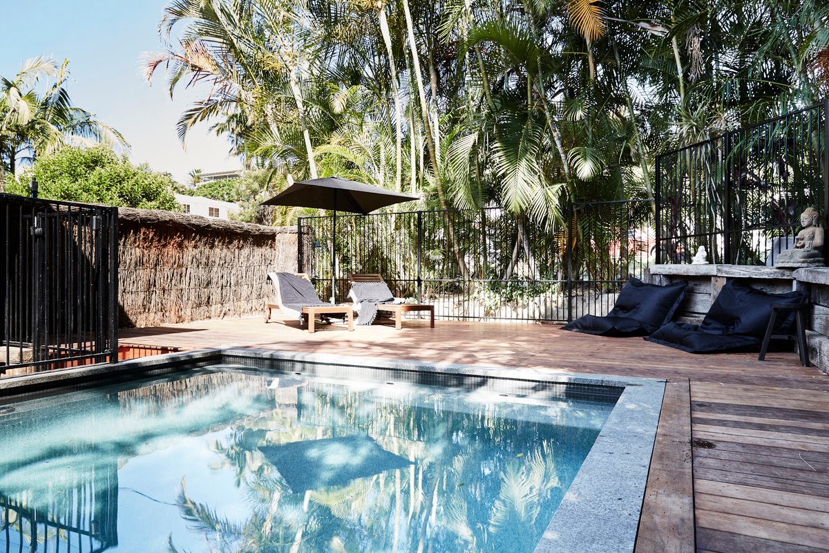 BYRON BAY BLACK – The Kingsley