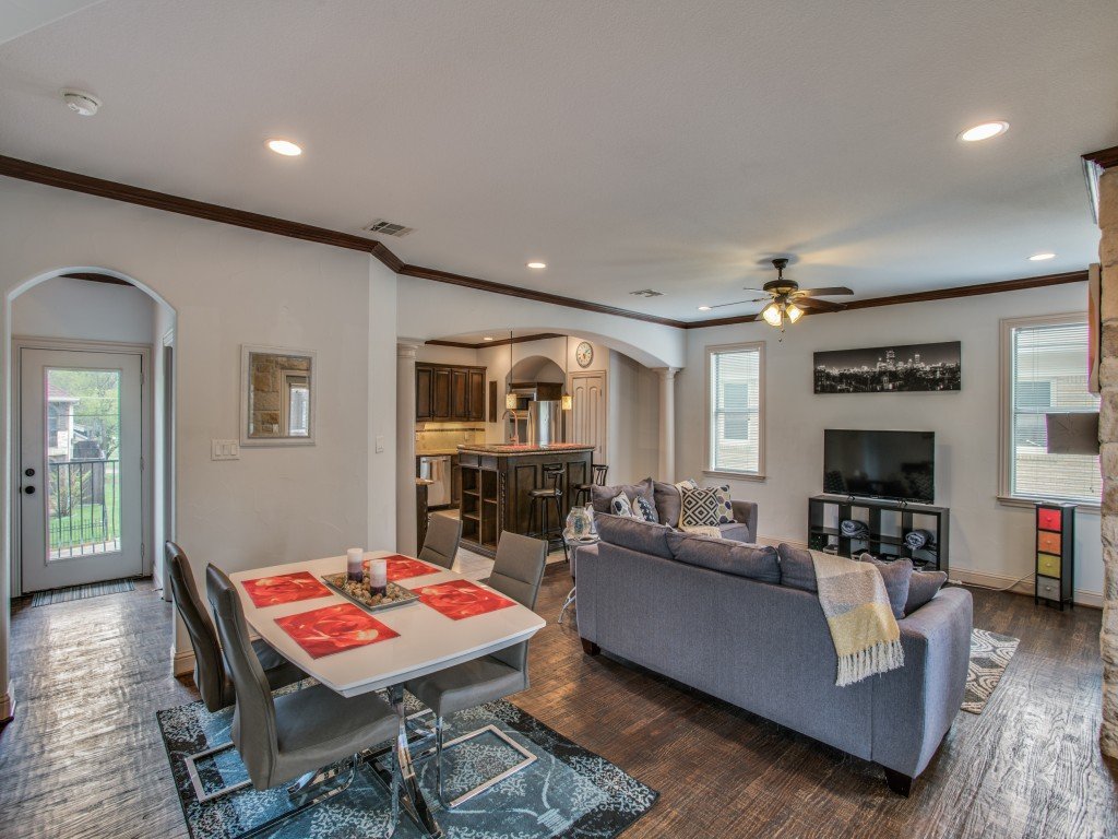 14 Bed Duplex I Walk to Bars & Shops I Mins To DT gallery image 5