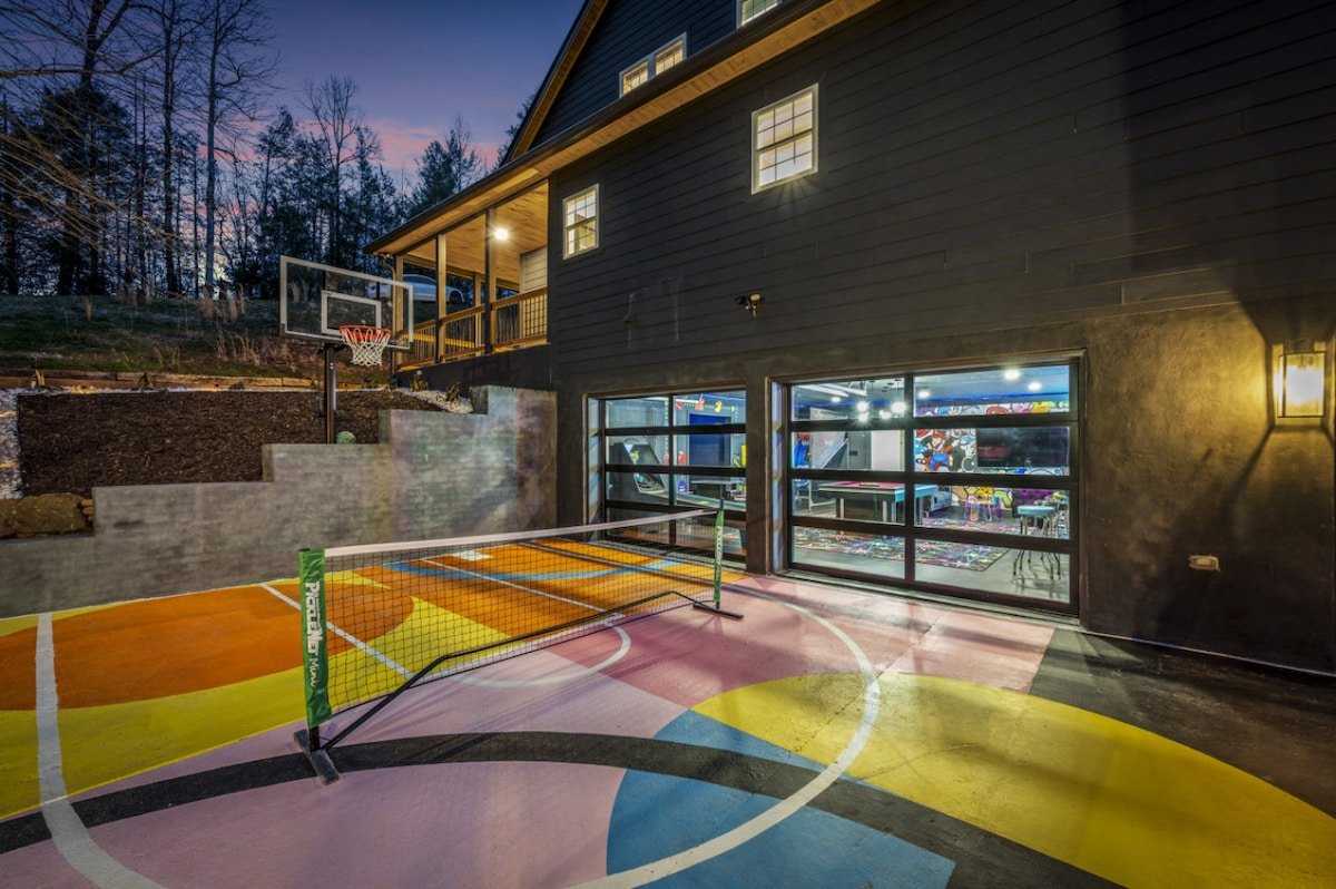 Luxury 8BR Cabin w/Pool, Hot Tub, Views & Arcade gallery image 4