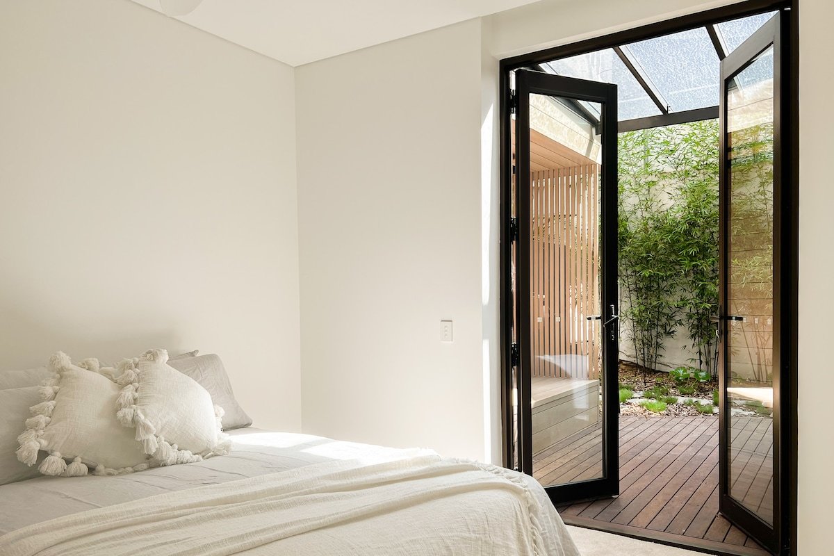 Luxe 3 bed apt 10min walk to Bondi beach gallery image 3