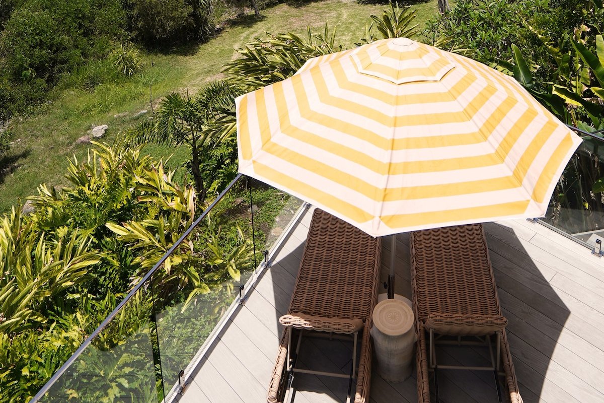 Surfside – 150m to beach w/heated pool gallery image 4