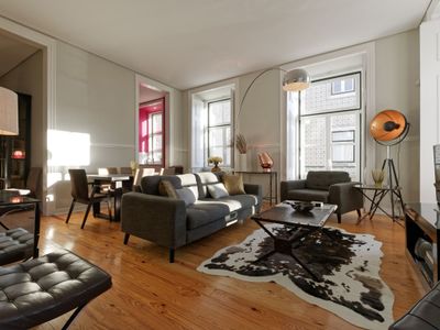 Luxury apartment, excellent location!