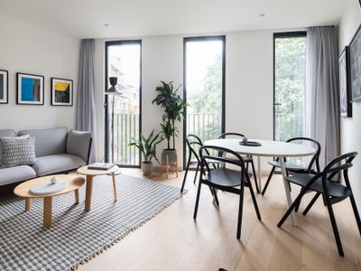 Brilliant Oxford Circus Triplex -Netflix&Nespresso