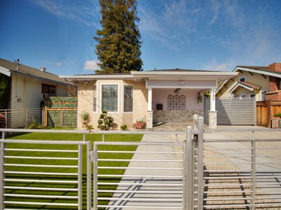 Fascinating 7bd/5ba home, Heart of Silicon Valley!