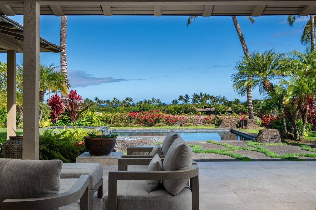 Exquisite Hualalai 4 Bedroom Home w/ 2 Golf Carts gallery image 4