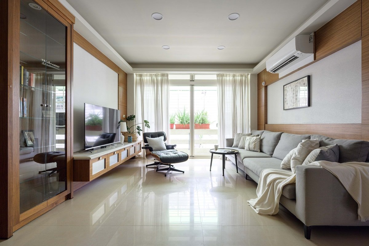 3 BR + office+ balcony | for a comfortable stay gallery image 2