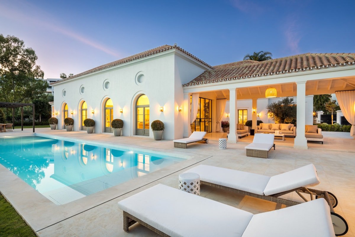 6BR Luxury Villa | Sea Views, Gym, 2 Heated Pools