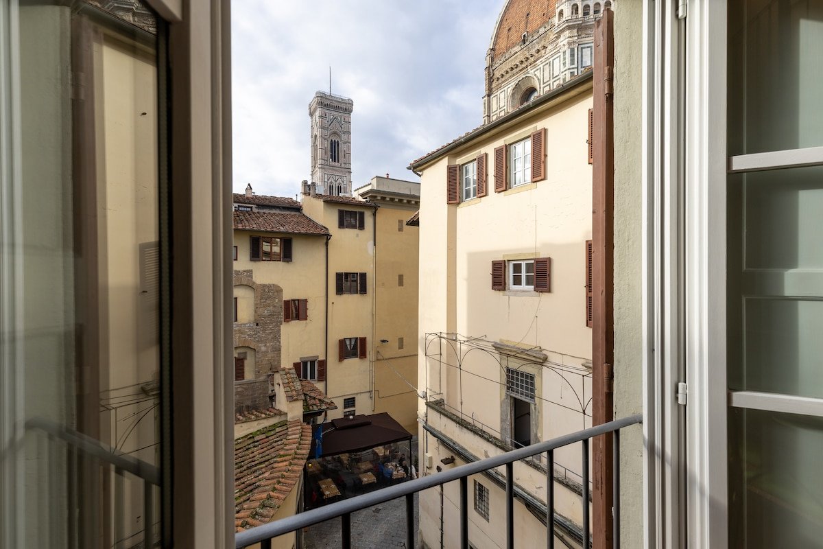 In Piazza Duomo Exclusive Apartment gallery image 5