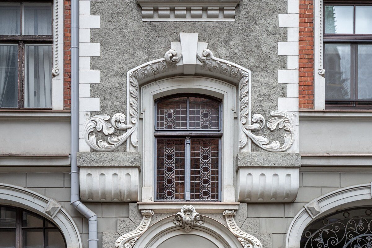 Spacious 2 bedroom Old Town apartment w/ AC gallery image 3