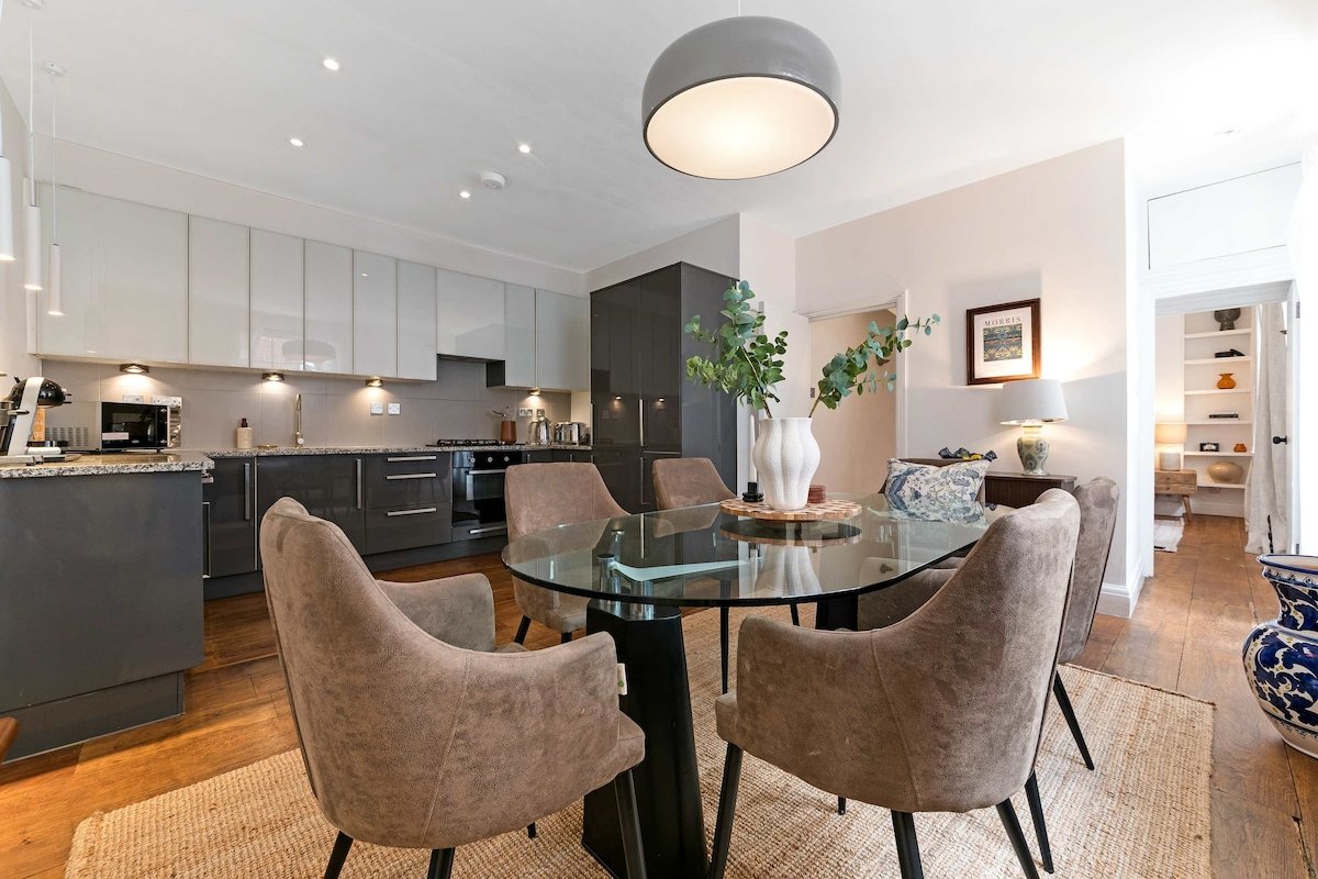 Stunning Kensington Townhouse gallery image 3