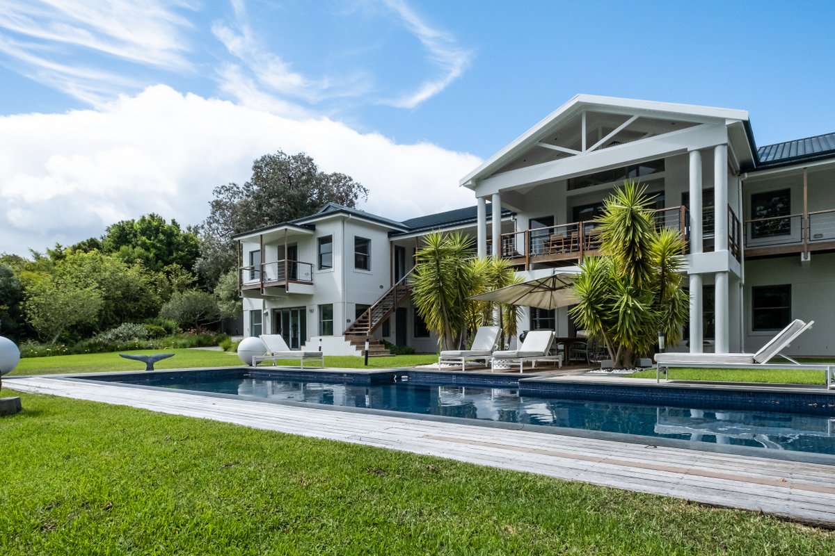 Kapito Palace, by Steadfast Collection