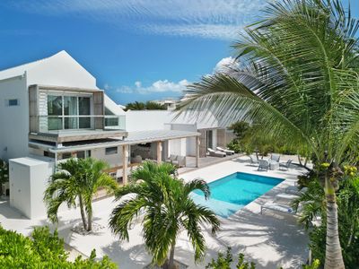 Villa Sorelle: Spacious Villa w/Pool, Near Beach