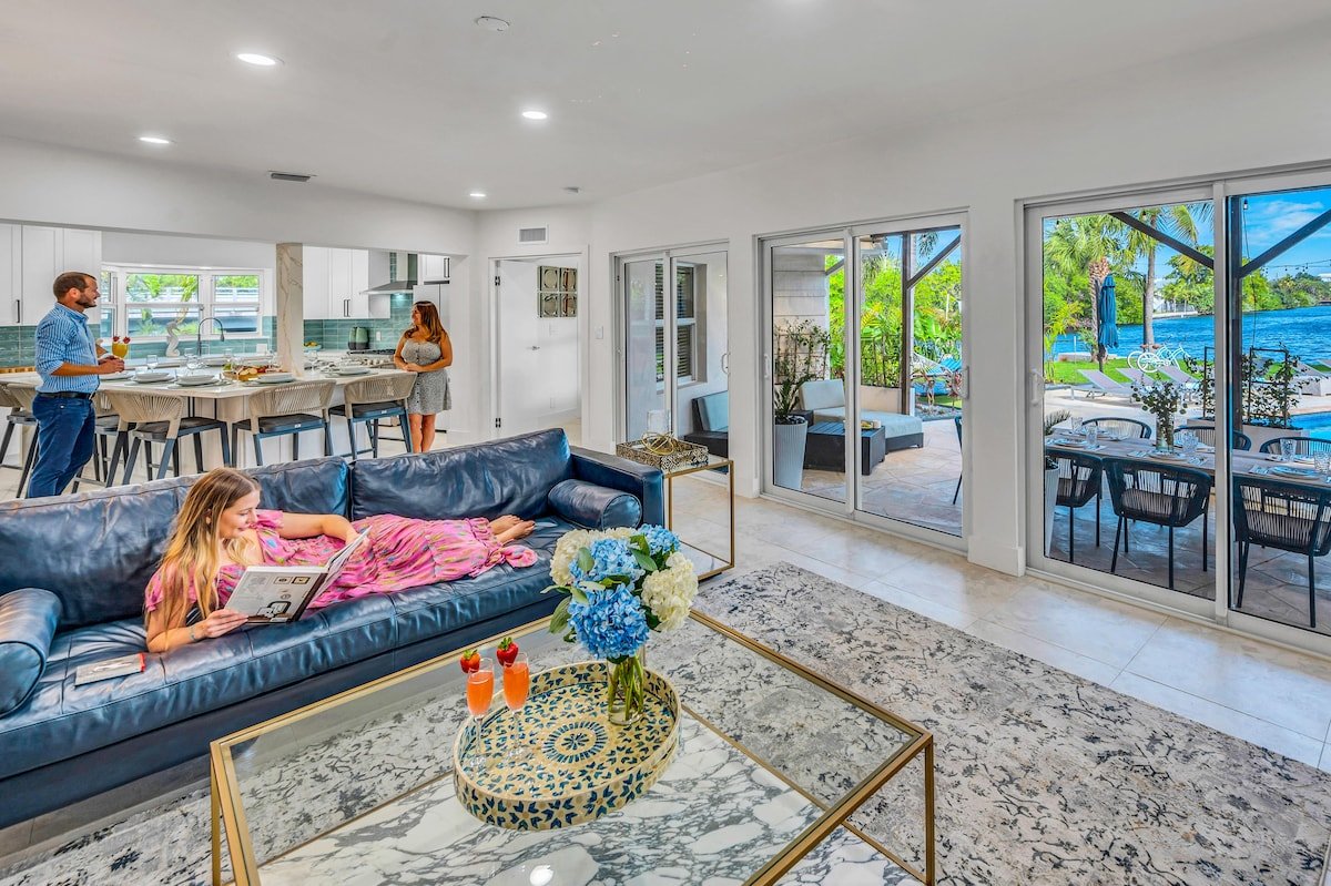 Waterfront | Walk to Beach | Paradise Point Key gallery image 3