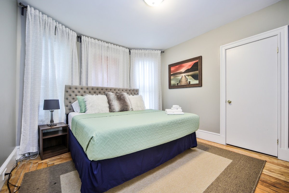 Groupstay w/firepit mins2Downtown Fenway FreePrkg gallery image 4