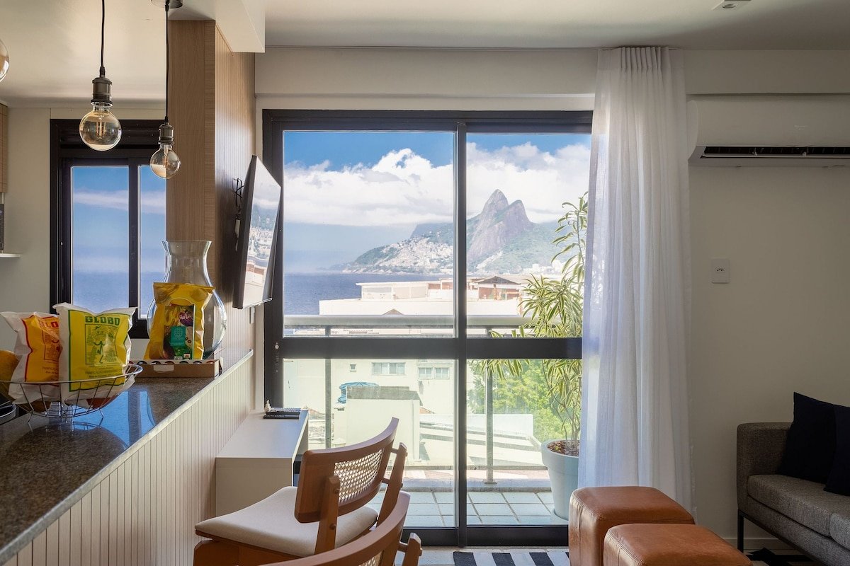 Renovated Apartment with Sea View in Ipanema gallery image 2