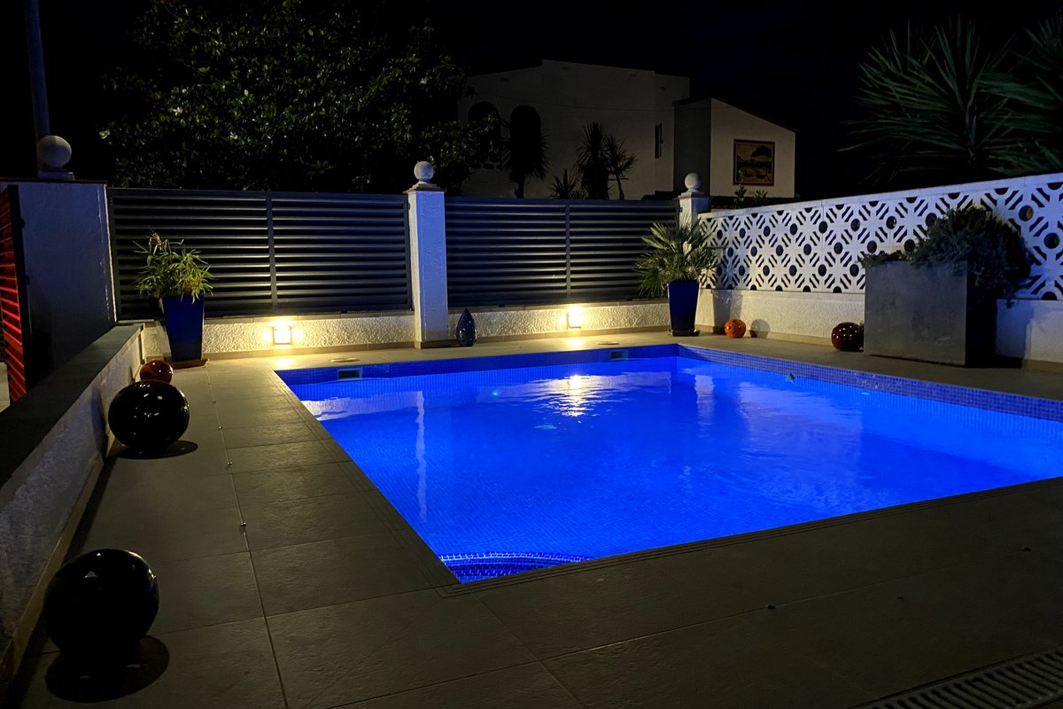 Jolie maison avec sa piscine privée WIFI