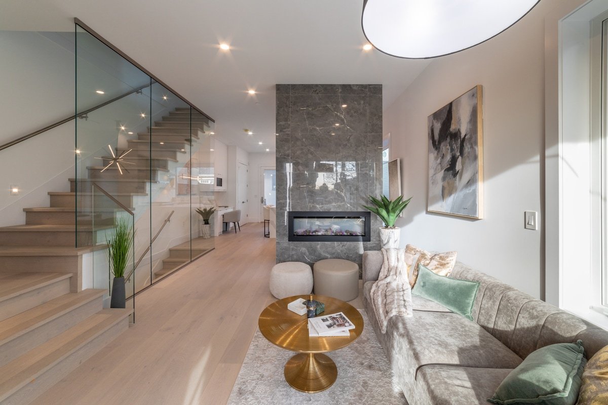 Modern duplex in prime location gallery image 4