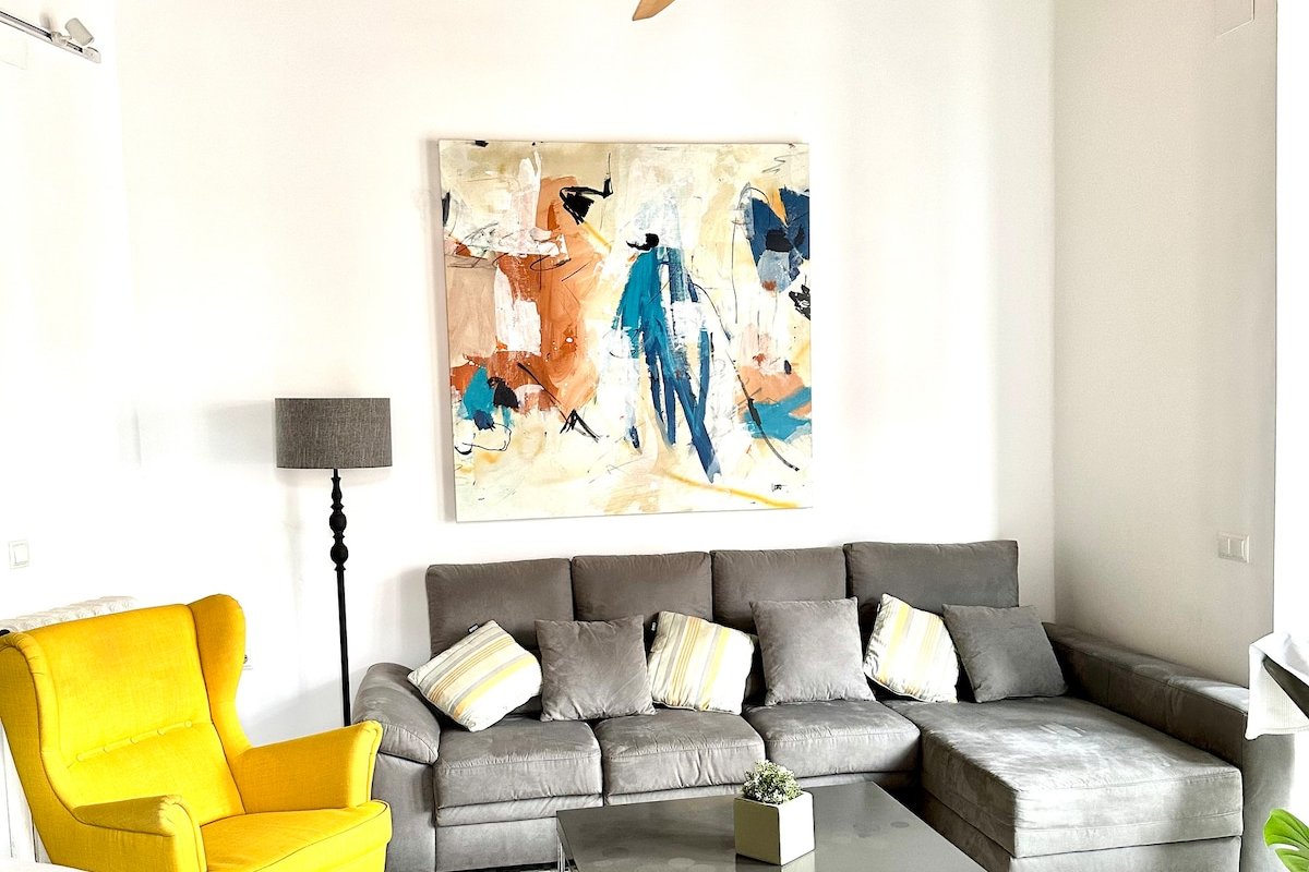 Luxurious apartment in the city center gallery image 3