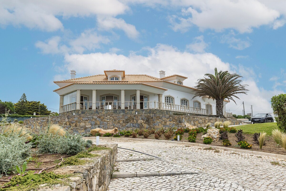 Windmill Beachfront Villa gallery image 3