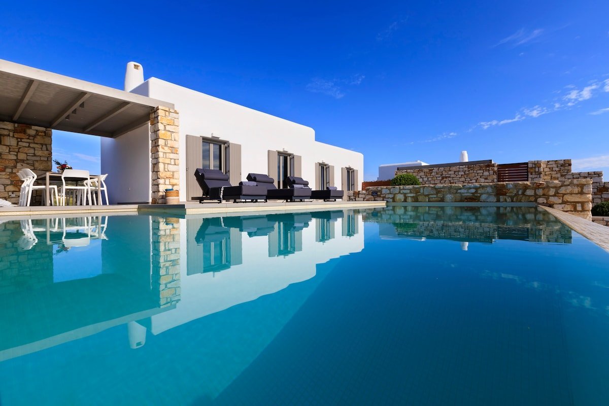 Il SOGNO VILLA 1 Paros private pool gallery image 3