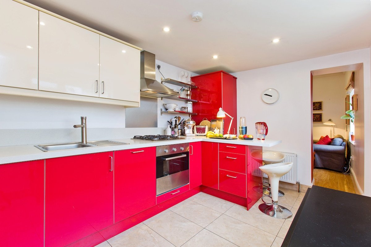 A beautiful cottage in the heart of Dublin! gallery image 3