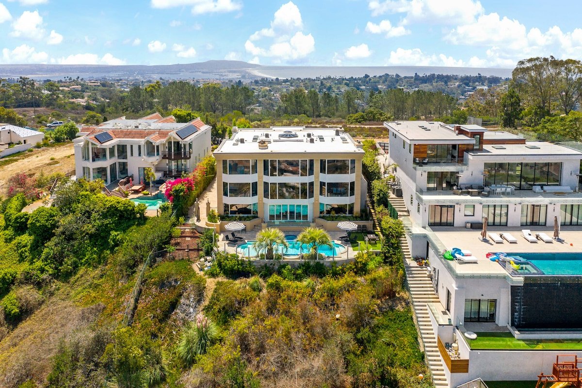 La Jolla Top Of The World Mansion gallery image 5