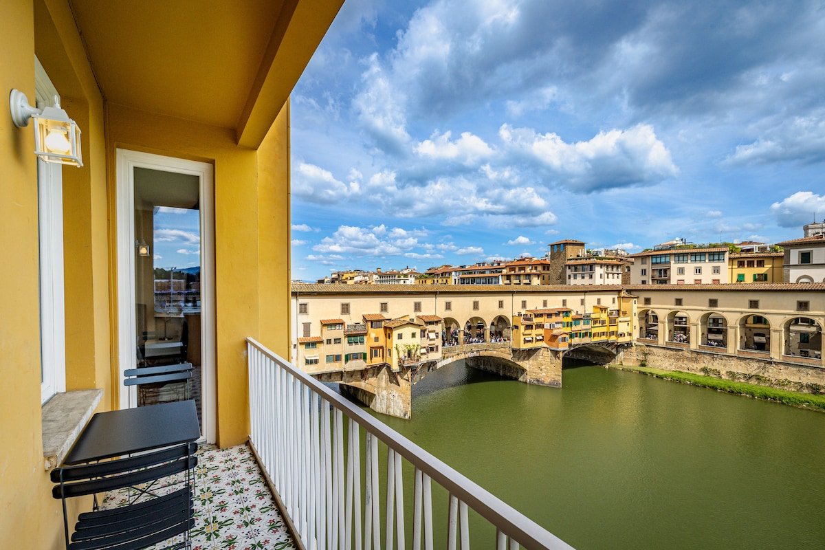 YiD balcony on Pontevecchio view gallery image 2