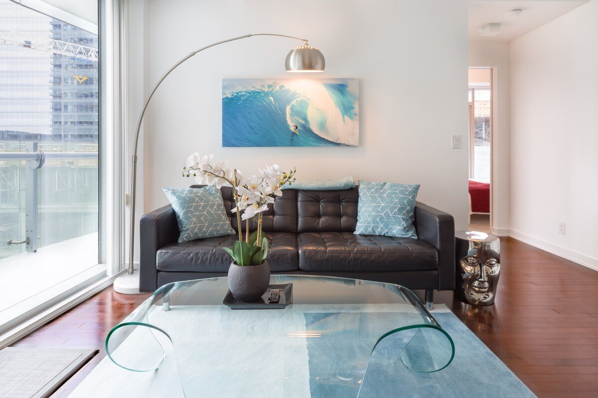 Toronto Downtown Luxury Condo with Large Patio gallery image 3