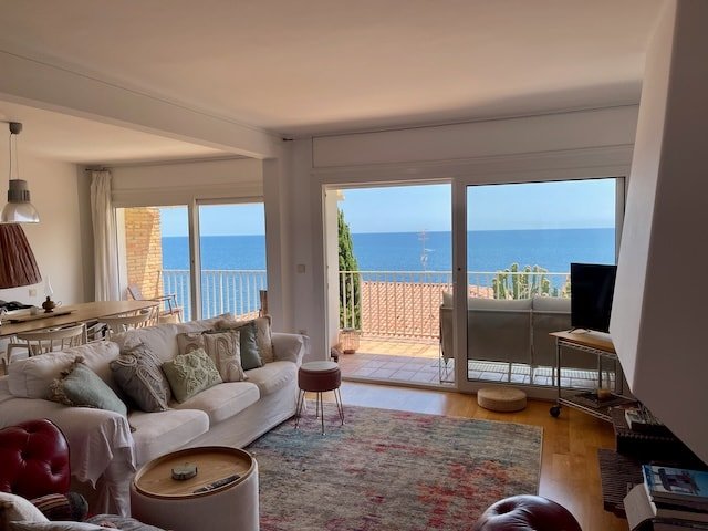 Blanes Beach Bliss – Private Cove and Pool gallery image 3