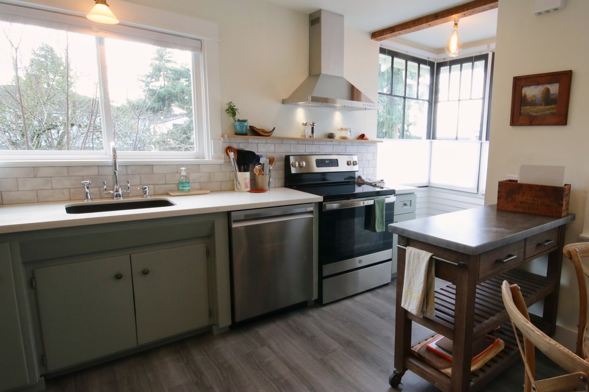 1912 Historic Craftsman • 5bd • A/C • Dogs • EV