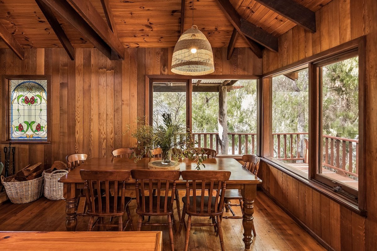 Eagle Bay Treehouse – 100m from beach gallery image 4