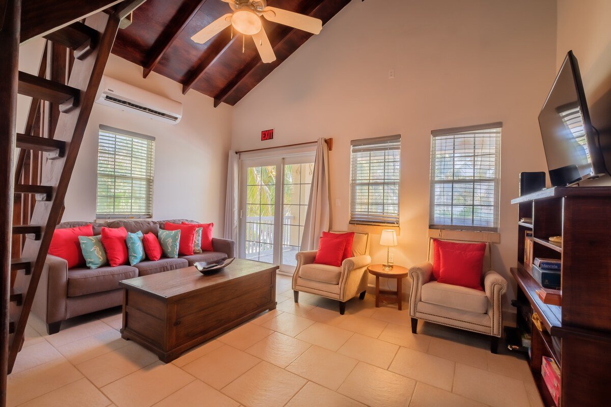 Bermuda Palms 10, beautiful oceanfront condo, pool gallery image 3