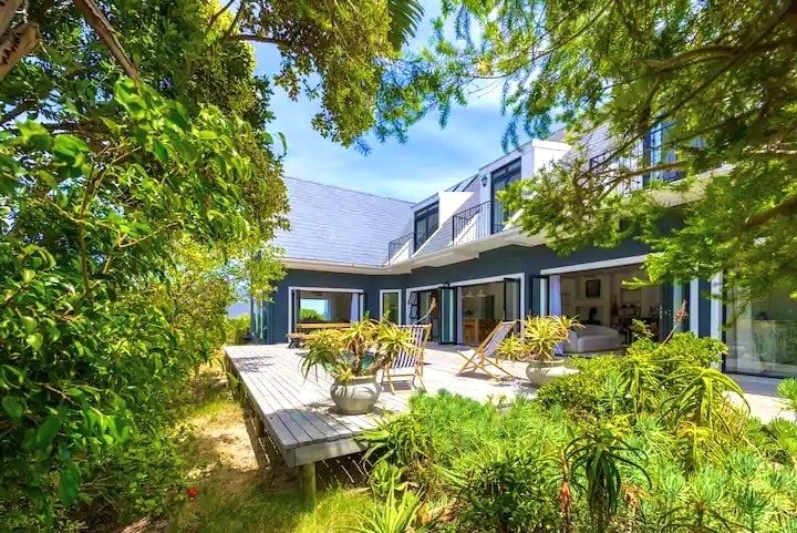 Stunning Ocean & Mountain Vistas in Hout Bay gallery image 2