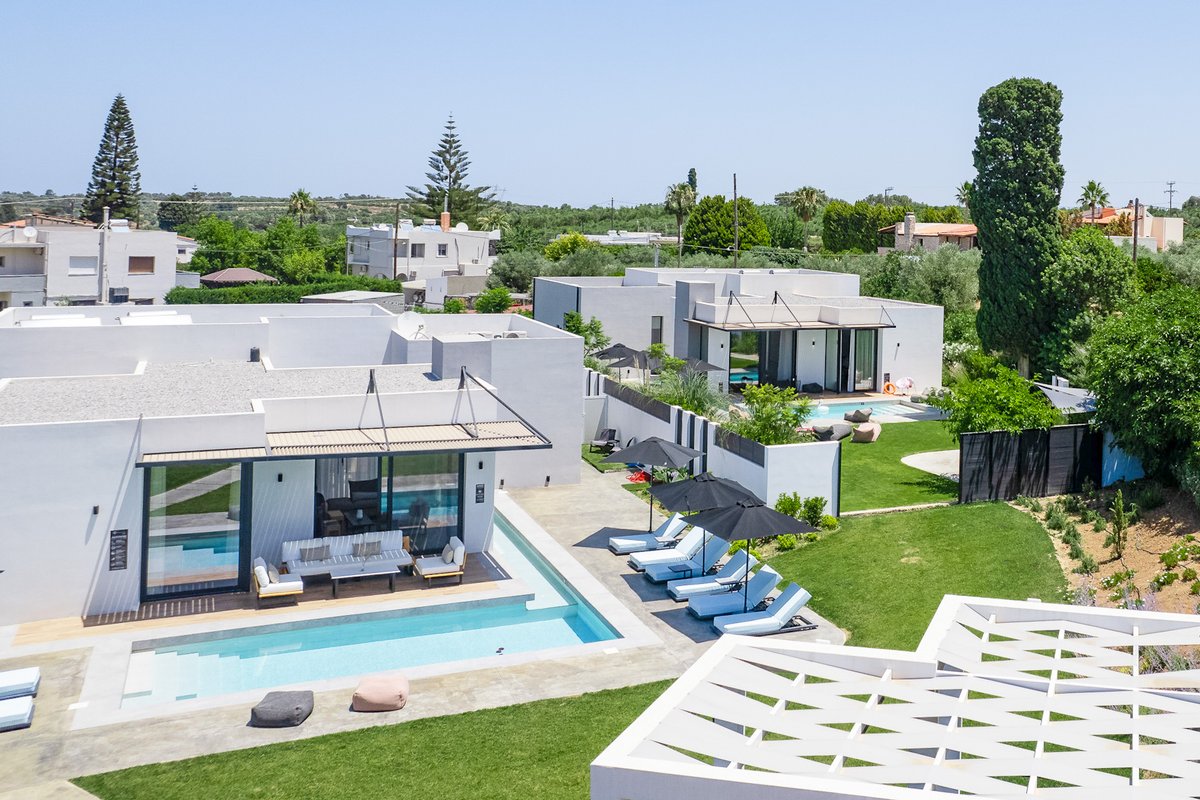 2 Luxury Villas w Nearby Beach!