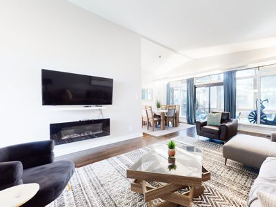 Lux House with 7 Bedrooms/3 Baths + Yoga/Sun Room