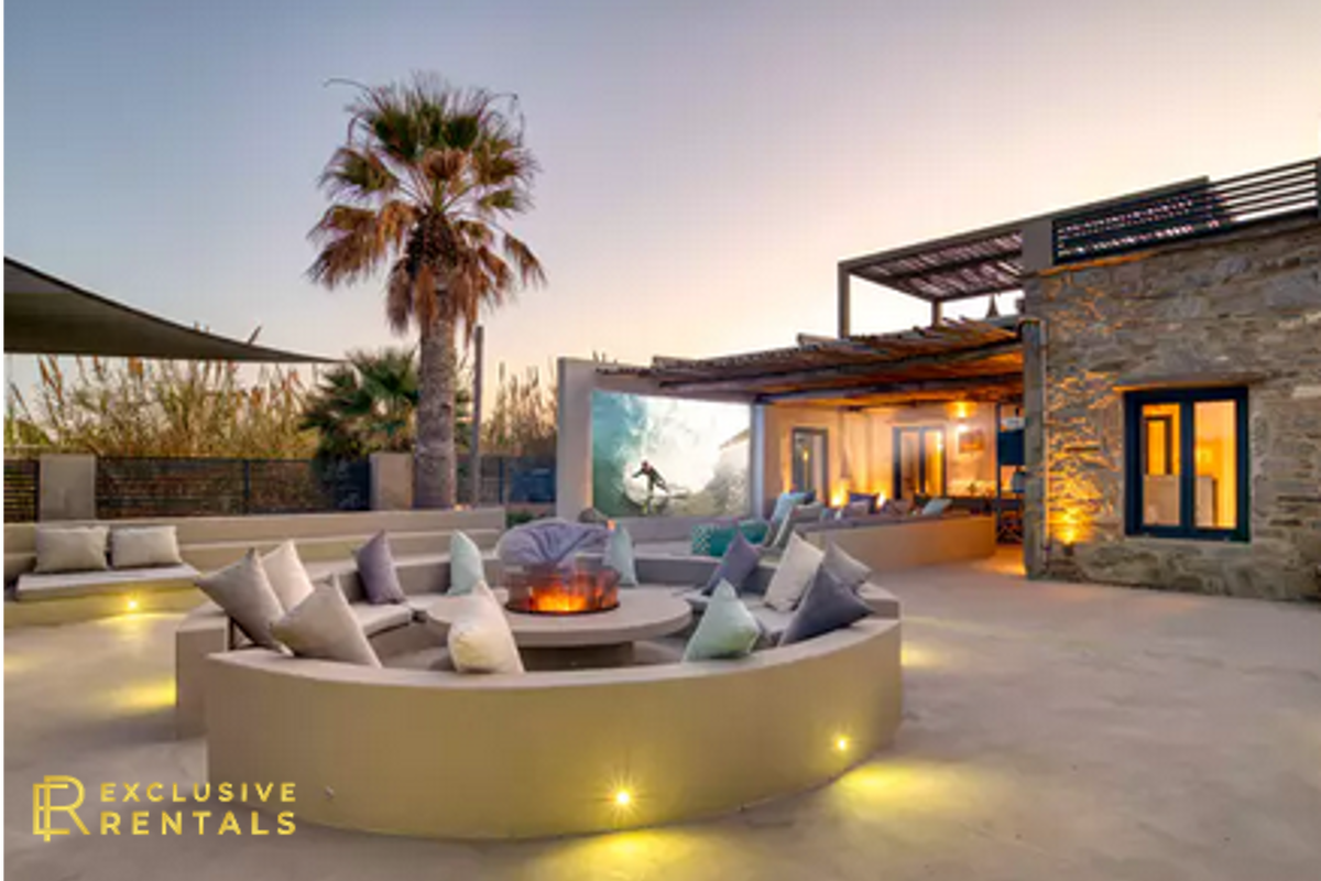 Luxury Villa in Paros with beach access + jacuzzi gallery image 2