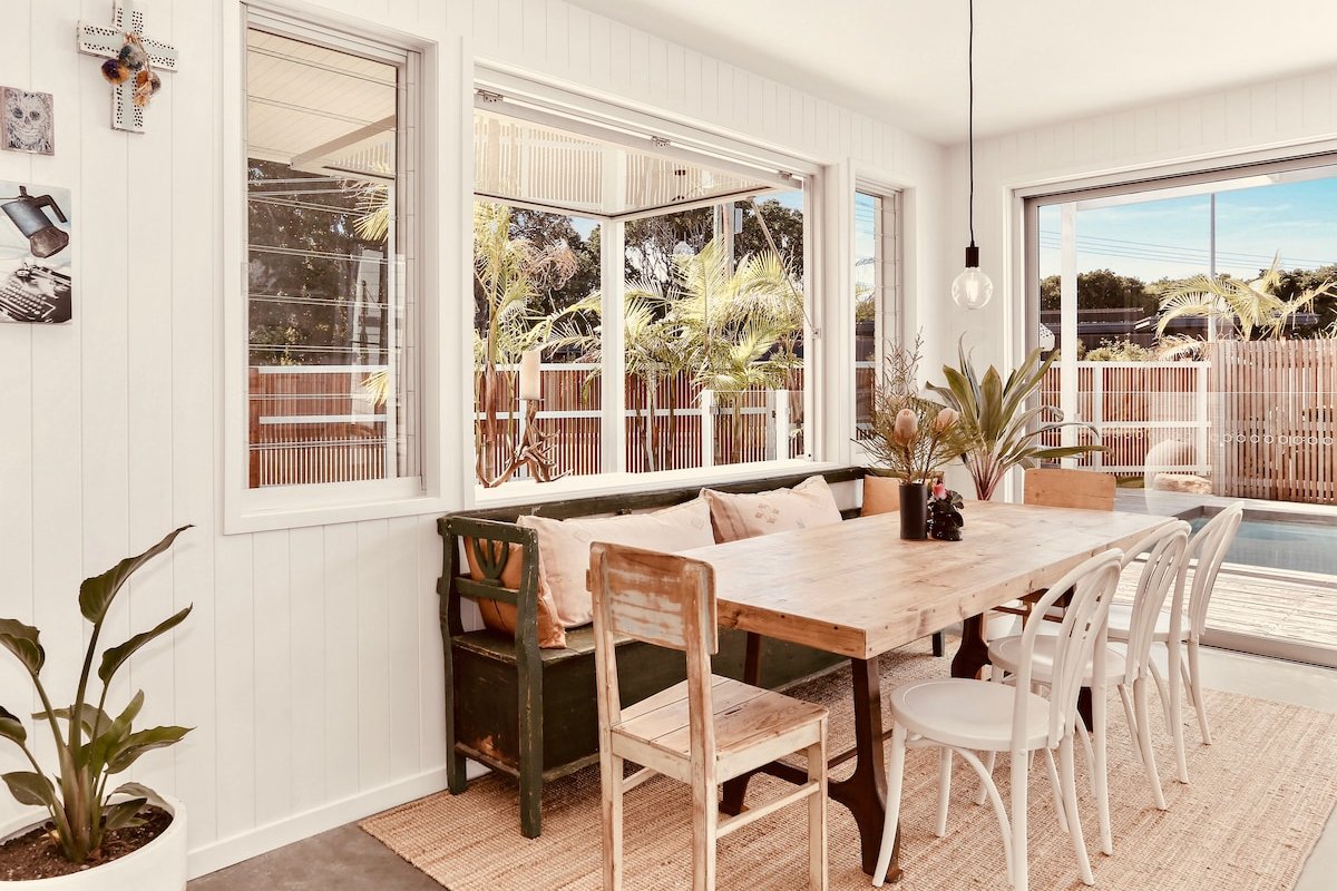 White Hawk House – 100m to beach gallery image 4